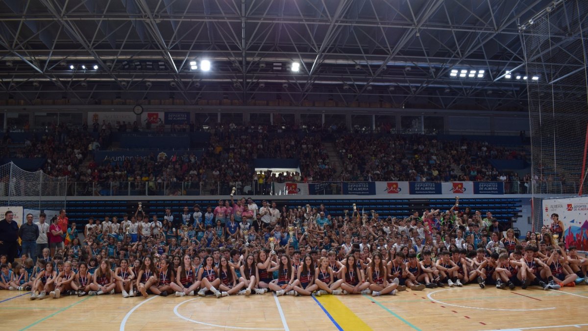 La gran familia del baloncesto en el Palacio Mediterráneo.
