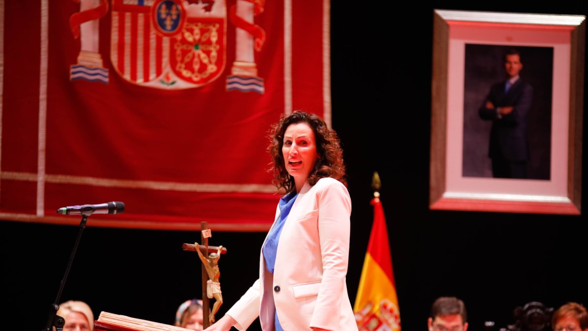 María del Mar Vázquez, jurando el cargo de alcaldesa de la capital.