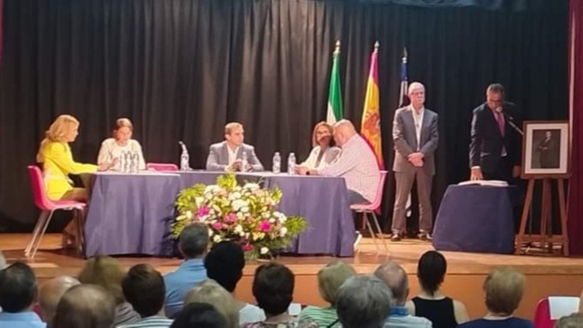 Imagen de la toma de posesión de los siete concejales de Lucainena de las Torres.