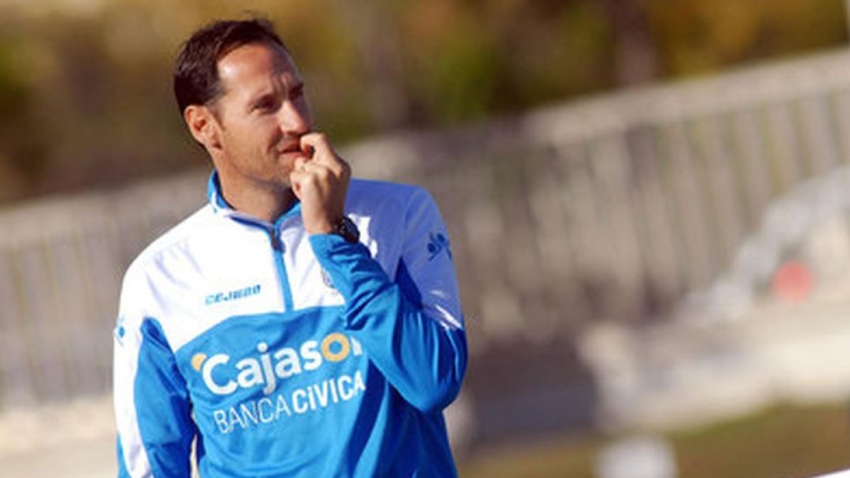 Vicente Moreno dio el salto del césped al banquillo en el Xerez Deportivo.