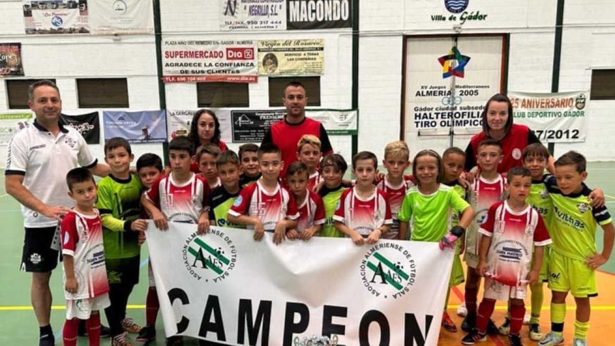 El Alhama prebenjamín fue campeón frente al Almería Futsal.