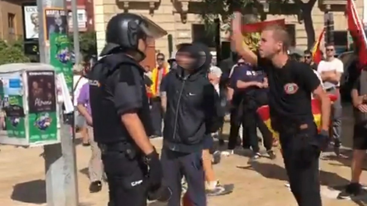 Manifestación con neonazis en la Puerta Purchena