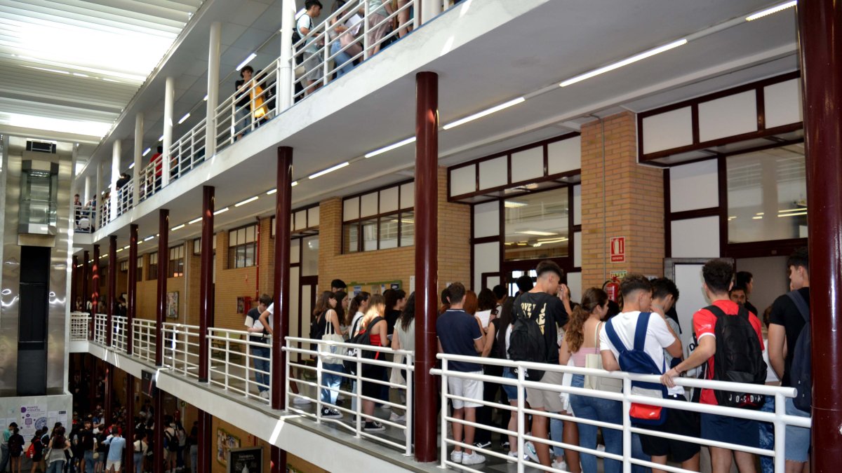 Estudiantes en la UAL el pasado 13 de junio, en el primer día de exámenes.