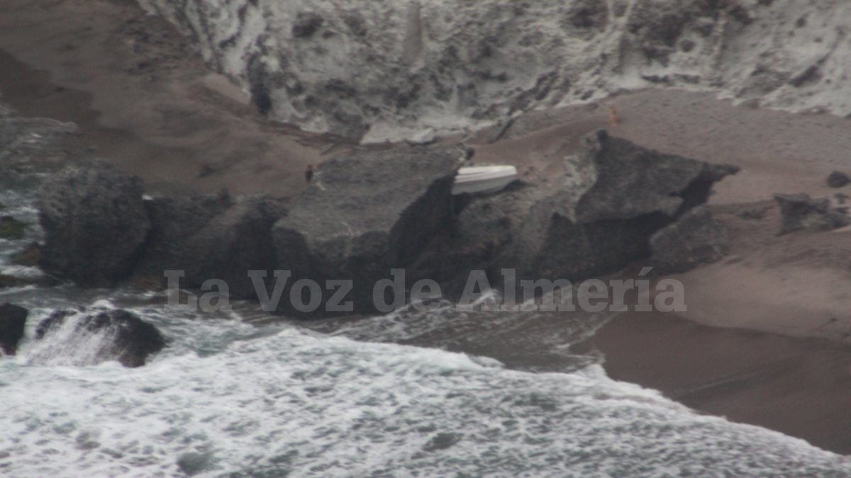 Patera oculta tras rocas, imagen captada en Cabo de Gata.