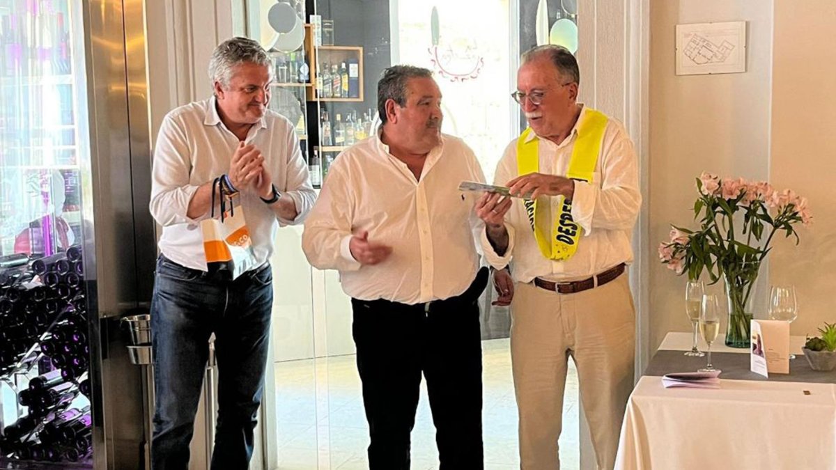 Juan de la Cruz, Antonio Garrido y el homenajeado Porfirio Marín. AT