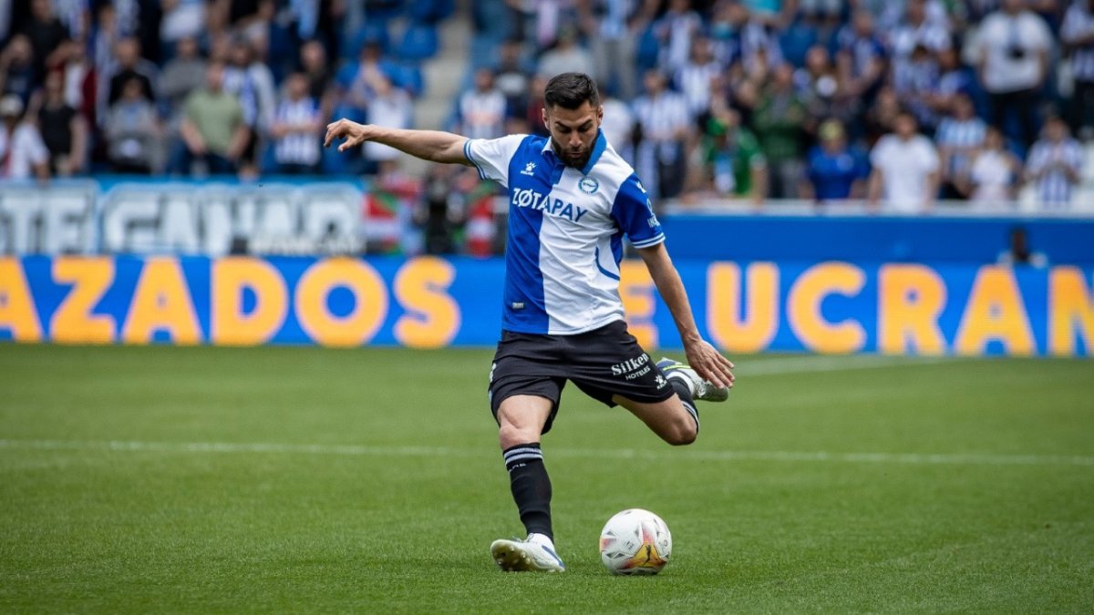 Rubén Duarte ha sido el dueño de la banda izquierda en el Alavés.