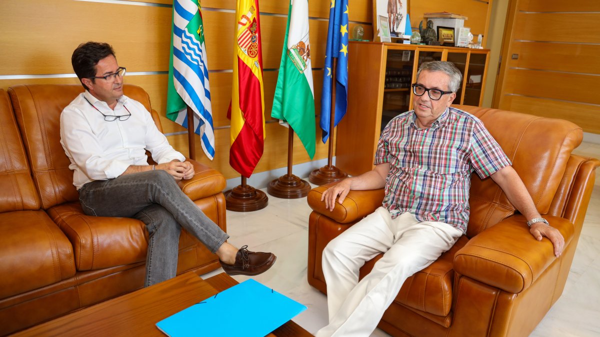 El alcalde de El Ejido, Francisco Góngora, recibió al pregonero.