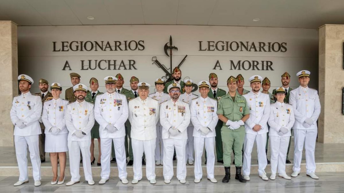 Foto de familia en la Tribunal Real de la base de Viator
