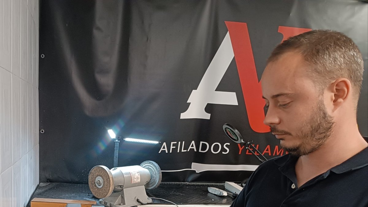 Afilados Yélamos, ubicado en la carrera del Perú, 50.