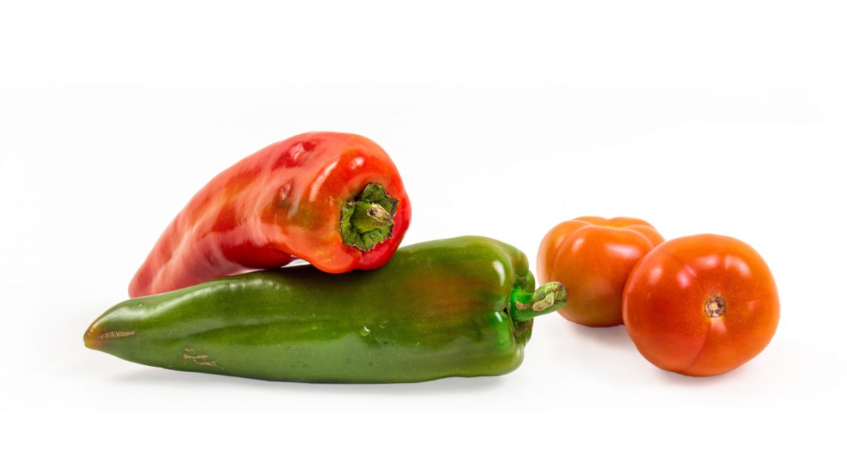 El pimiento gana en superficie, producción y valor al tomate en Almería.