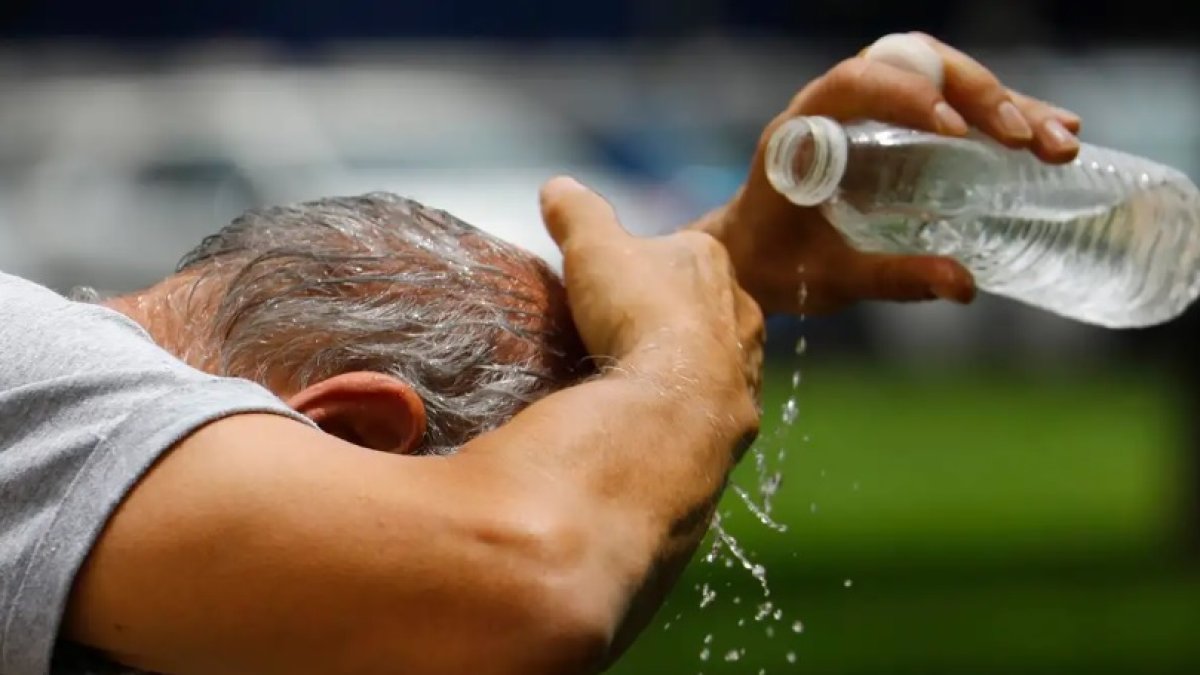 Refresarse y mantenerse húmedo, algunas de las medidas preventivas