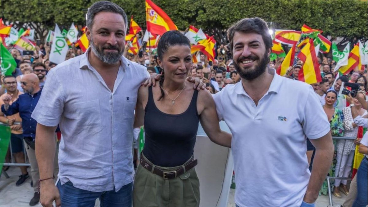 Santiago Abascal, a la izquierda, en el acto de El Ejido hace algo más de un año.