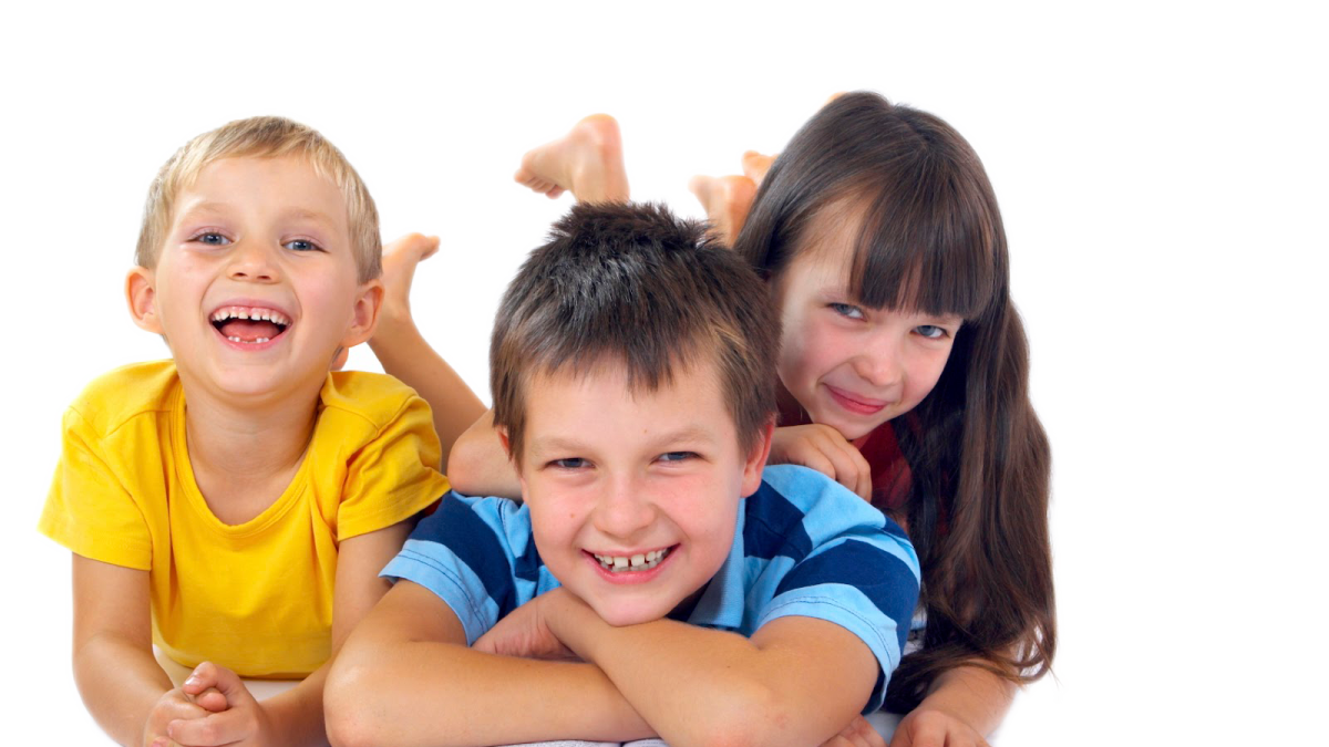 Visitar la biblioteca es una experiencia genial para compartir en grupo.