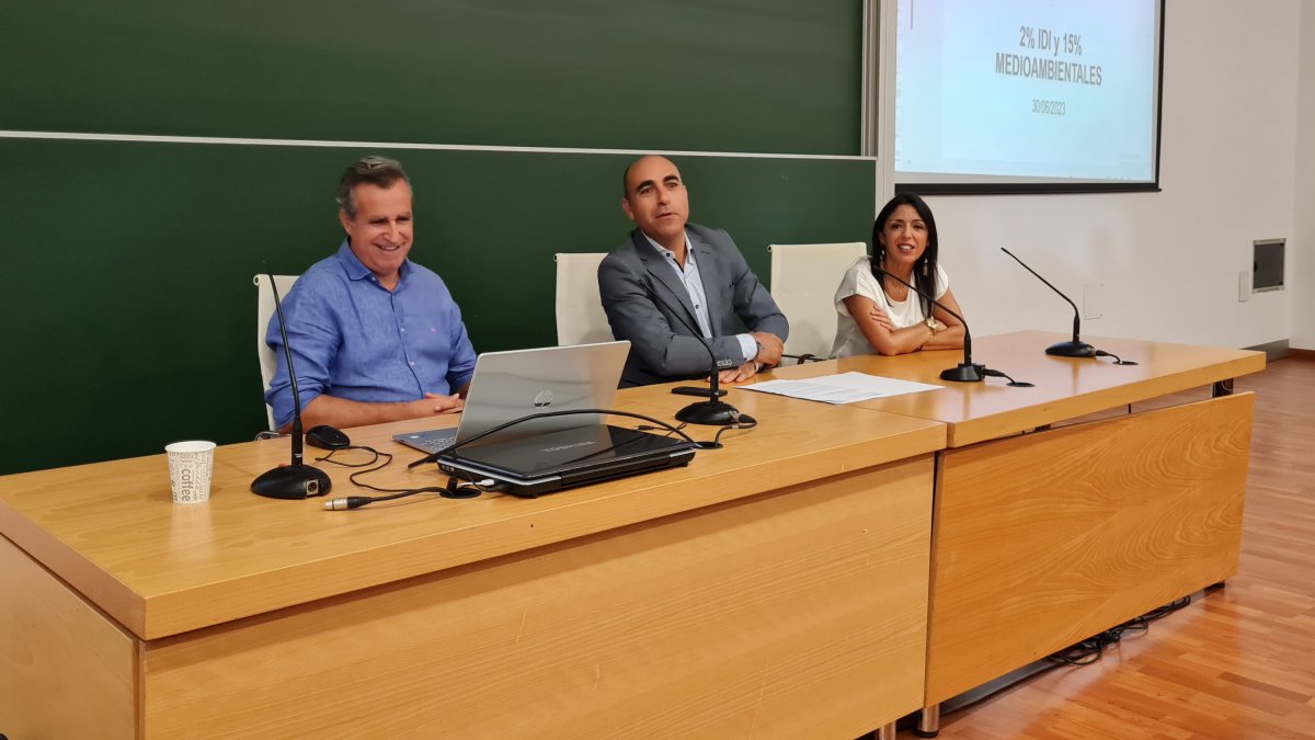 Gerente de COEXPHAL, Luis Miguel Fernández;  delegado de Agricultura en Almería, Antonio Mena y  presidenta de IFAPA, Marta Bosquet