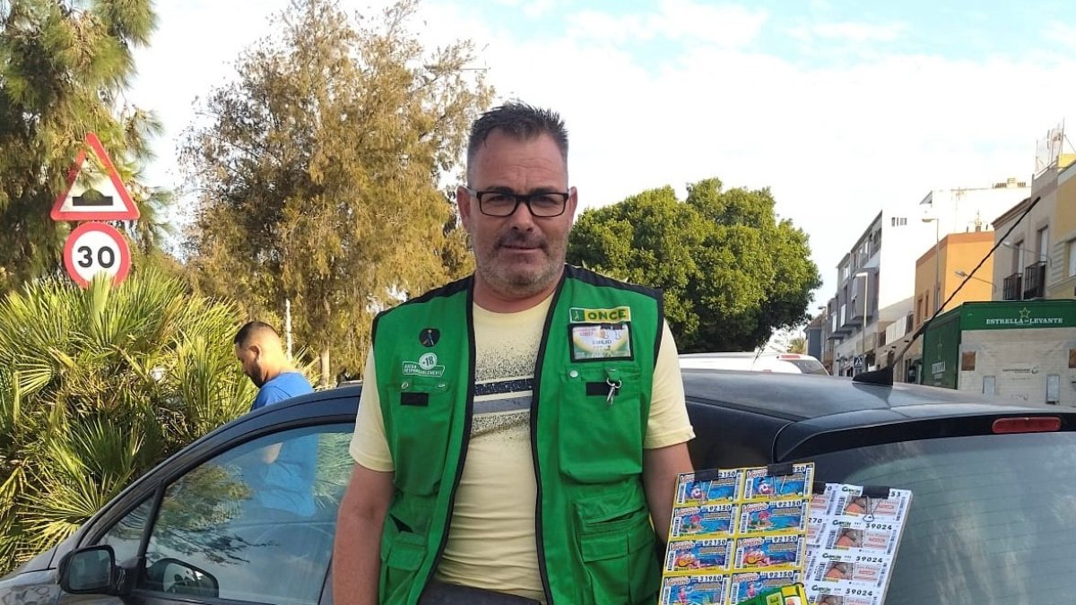 Emilio Carrión vendedor del cupón premiado