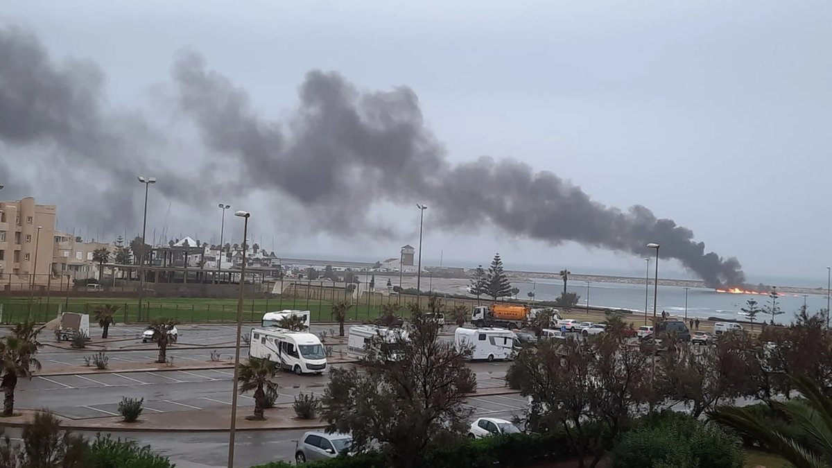 Incendio de una embarcación de petaqueros en Almerimar en diciembre