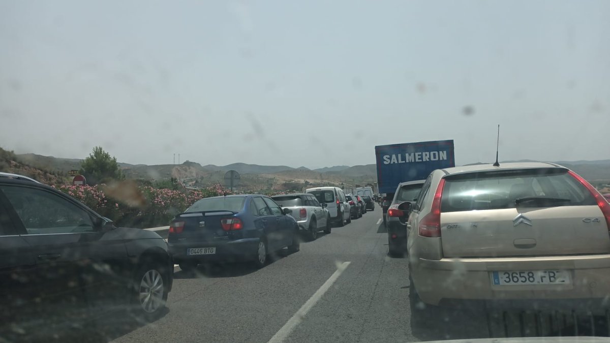 Imagen tomada por uno de los ocupantes de un vehículo.