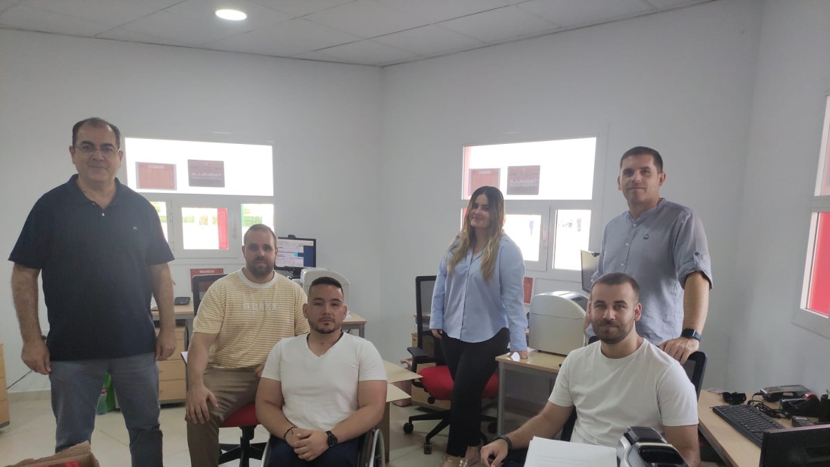 El personal del Almería que tramita el nuevo abono 23-24 en un minuto.