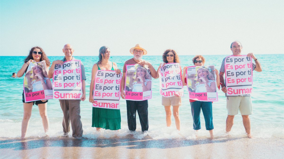 Candidatos de Sumar en la playa de El Zapillo.