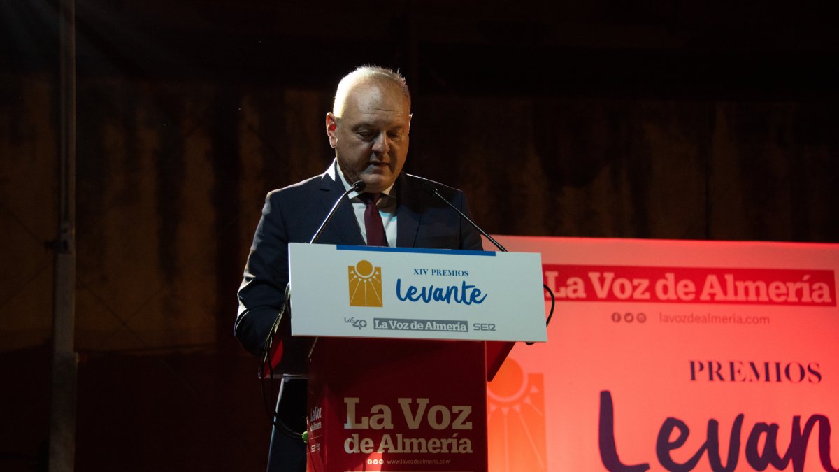 El alcalde de Cuevas del Almanzora, Antonio Fernández, durante su discurso.