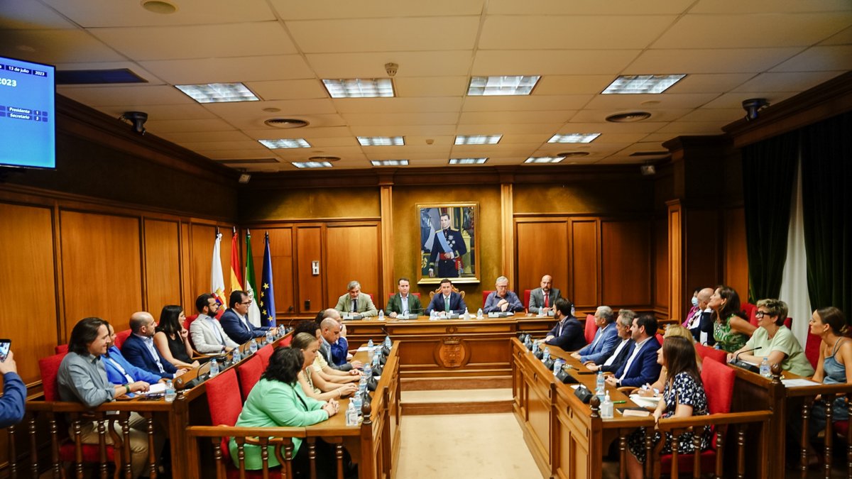 Pleno de despedida en Diputación ayer jueves.