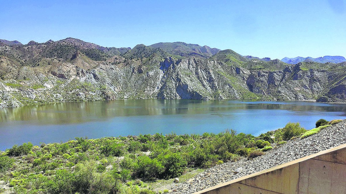 Parte de las existencias del pantano del Almanzora están reservadas a algunas comunidades de regantes.