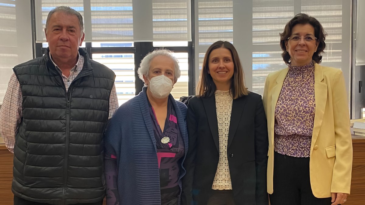 La nueva catedrática de la Universidad de Almería, Susana Ridao, tercera desde la izquierda.