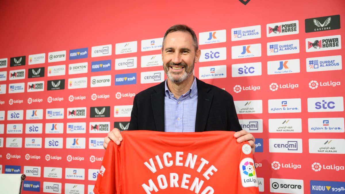 Vicente Moreno en su presentación como entrenador del Almería.