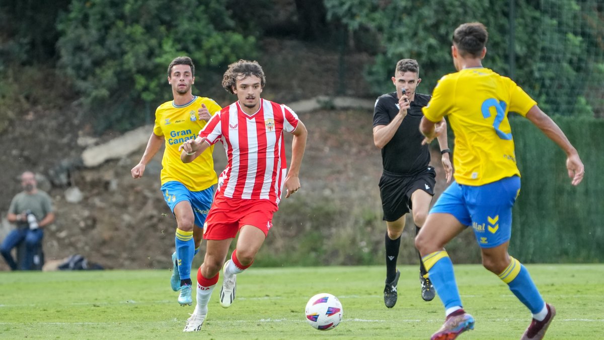 El conjunto de Vicente Moreno afrontará un último partido antes de volver a Almería.