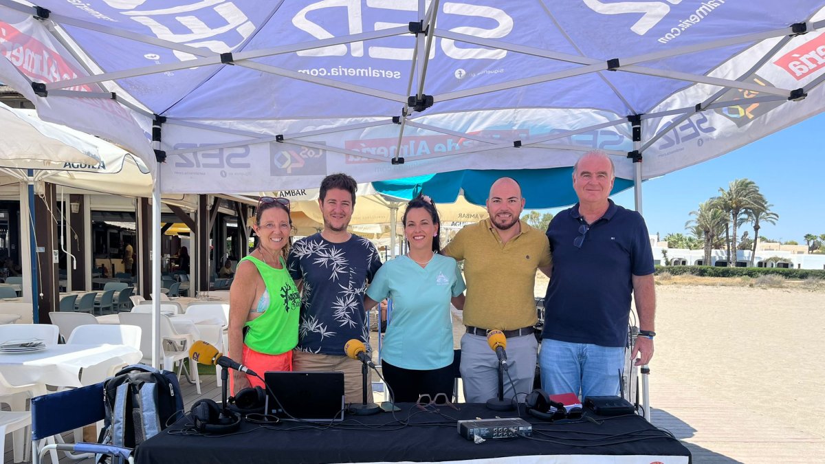 De izquierda a derecha: Yolanda Blasco, de Levántate y Baila; Guillermo Mirón de la SER; Julia Guerrero, de Centro Óptico Otra Mirada; José Sevi