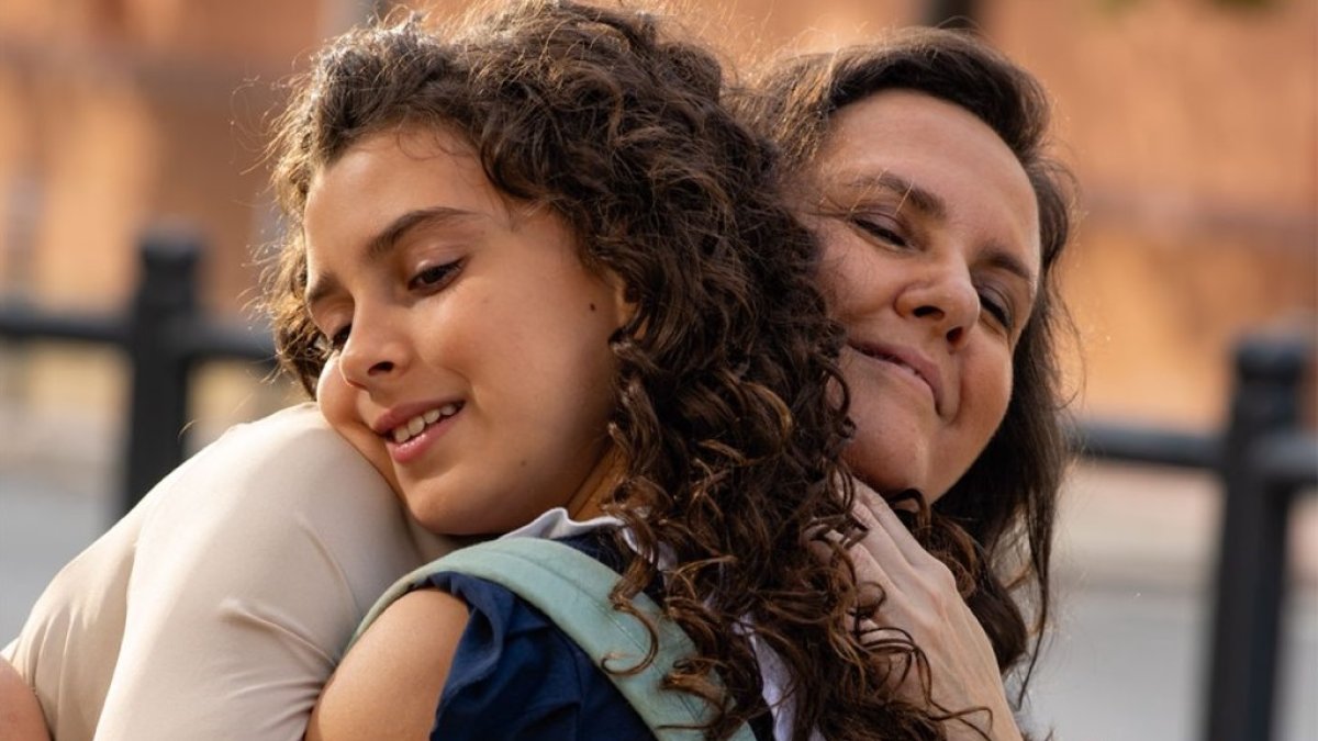 Imagen difundida por la Junta en su campaña de acogimiento familiar.