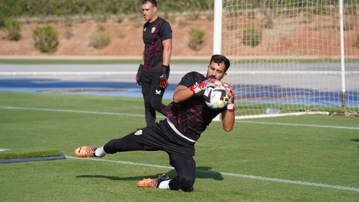 Fernando Pacheco entrenando con el conjunto rojiblanco la temporada pasada.