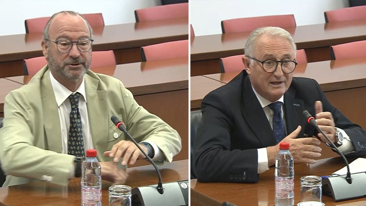 Luis Rogelio Rodríguez-Comendador y Jesús Caicedo, esta mañana en el Parlamento andaluz.