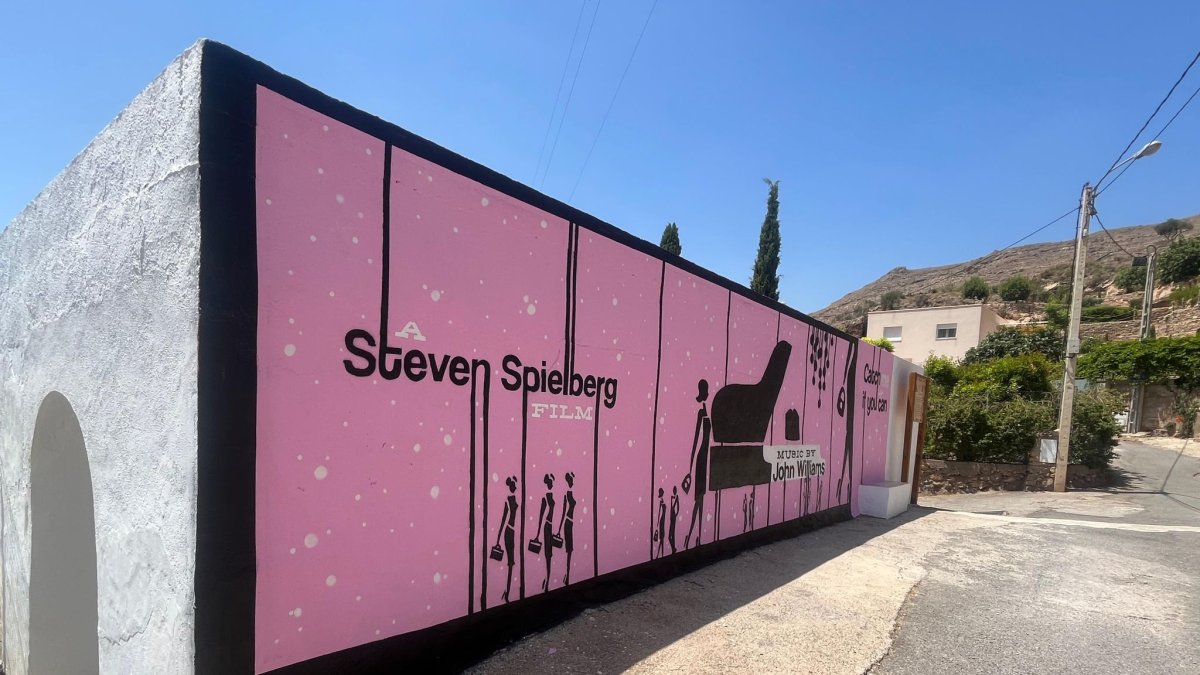 Uno de los murales que se están preparando para la próxima edición de \'Paseando entre Velas\'..