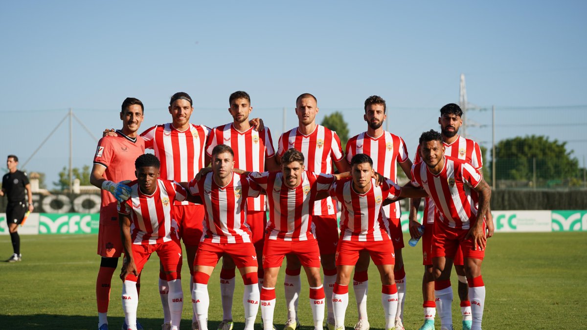 El tercer once de la pretemporada, que no se sintió cómodo frente al Málaga.