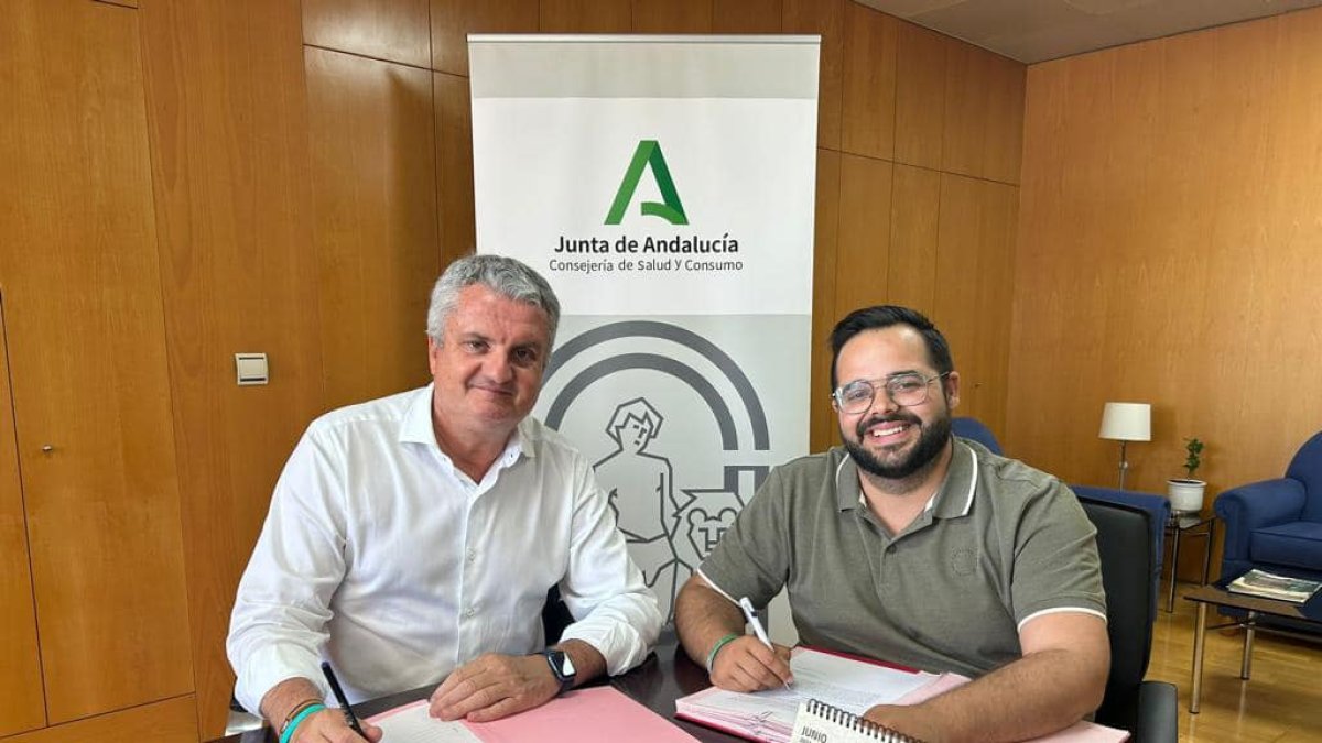 Juan de la Cruz Belmonte, delegado de Salud junto al alcalde de Zurgena, Domingo Trabalón.