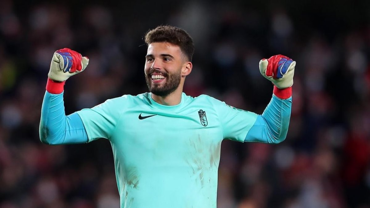 Luis Maximiano podría volver a la Primera División gracias al Almería, pero no es fácil.