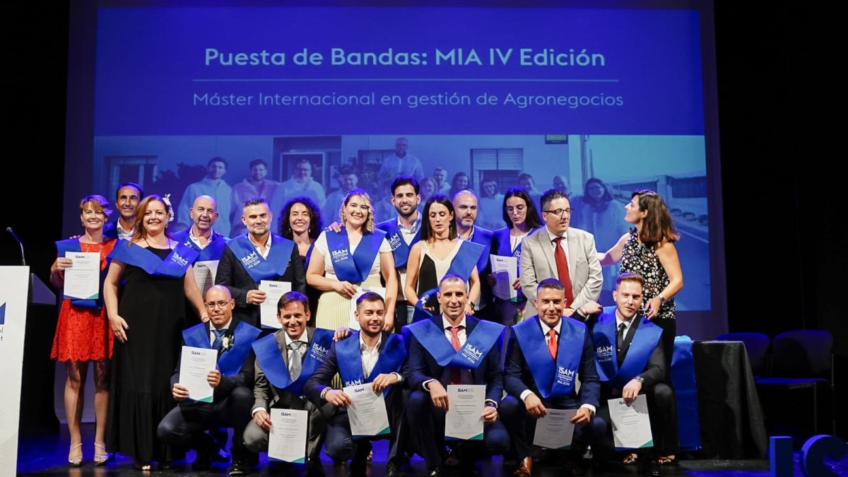 Alumnos de la escuela de negocios.