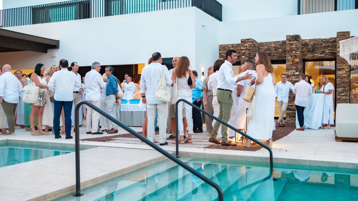 El nuevo Club Social cuenta con piscina, restaurantes y espacios comerciales y de ocio.