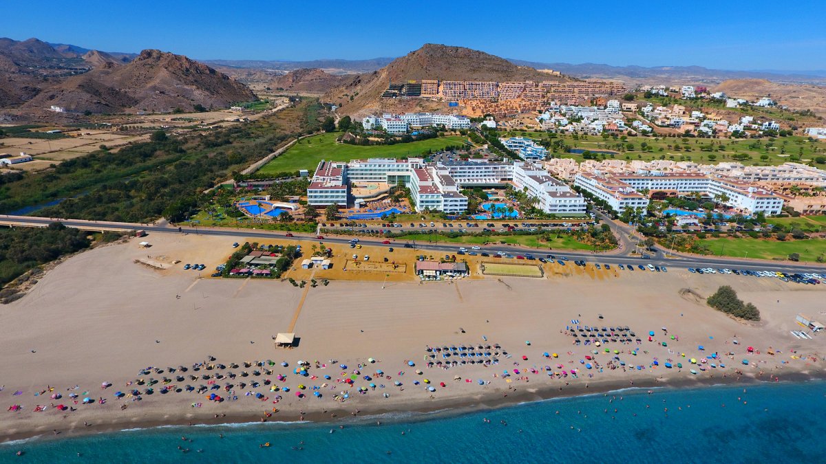 Urbanización de Marina de la Torre, en Mojácar, donde se ubican varios hoteles, viviendas y campo de golf.