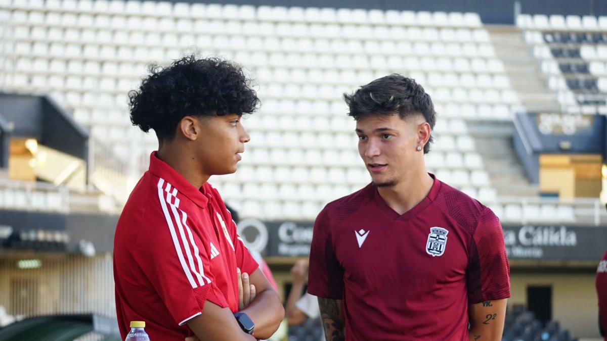 Carlos Rojas (Murcia), y Arnau Solá (Cartagena), coincidieron de nuevo en el Estadio de Cartagonova.