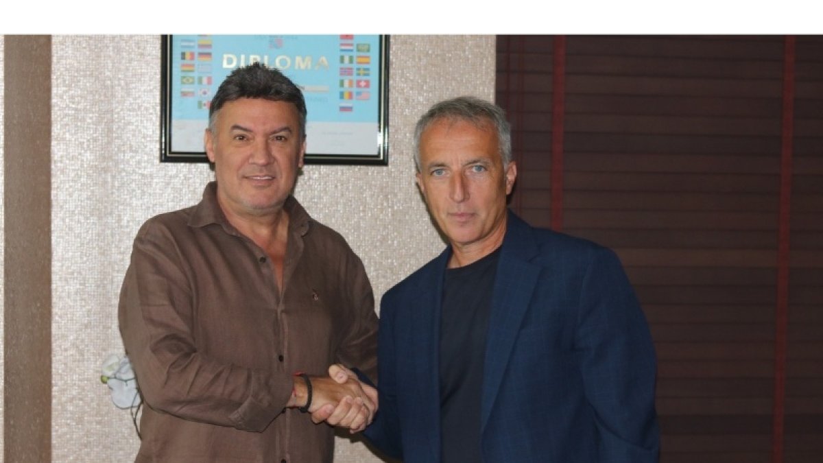 Borbalán con Mihailov, presidente del fútbol búlgaro.