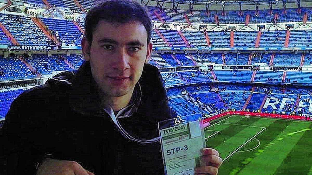 Javier Muñoz es el autor del libro sobre la historia del Real Madrid que acaba de publicar en el sello Círculo Rojo.