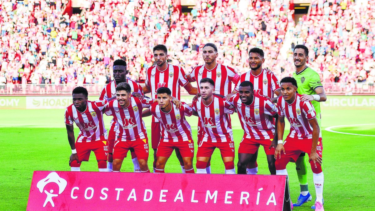 El primer once del Almería de Vicente Moreno.