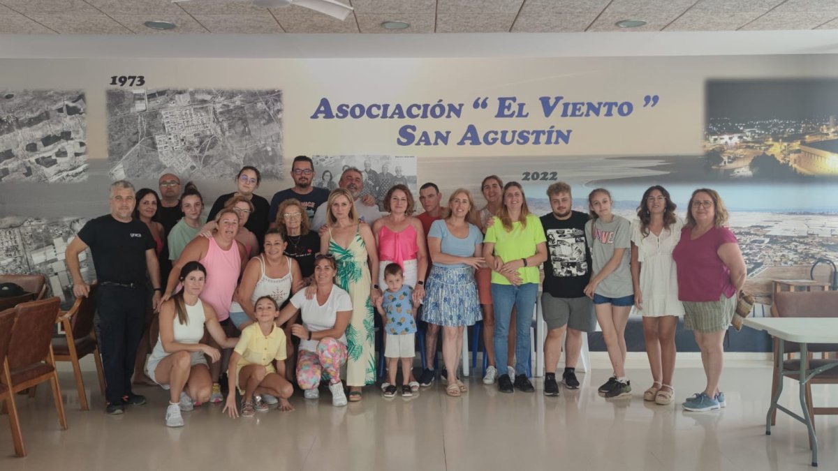 Amigos y familiares junto a Ana.