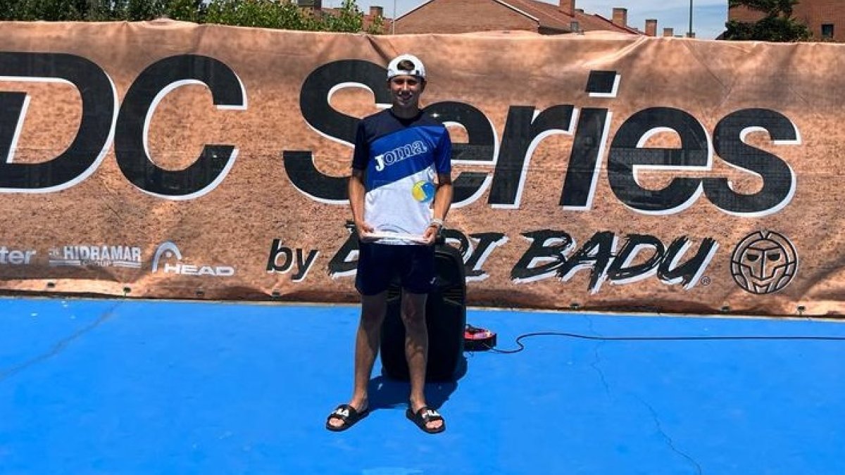 el albojense Juan Antonio Navarro tras ganar el último torneo en Valladolid.