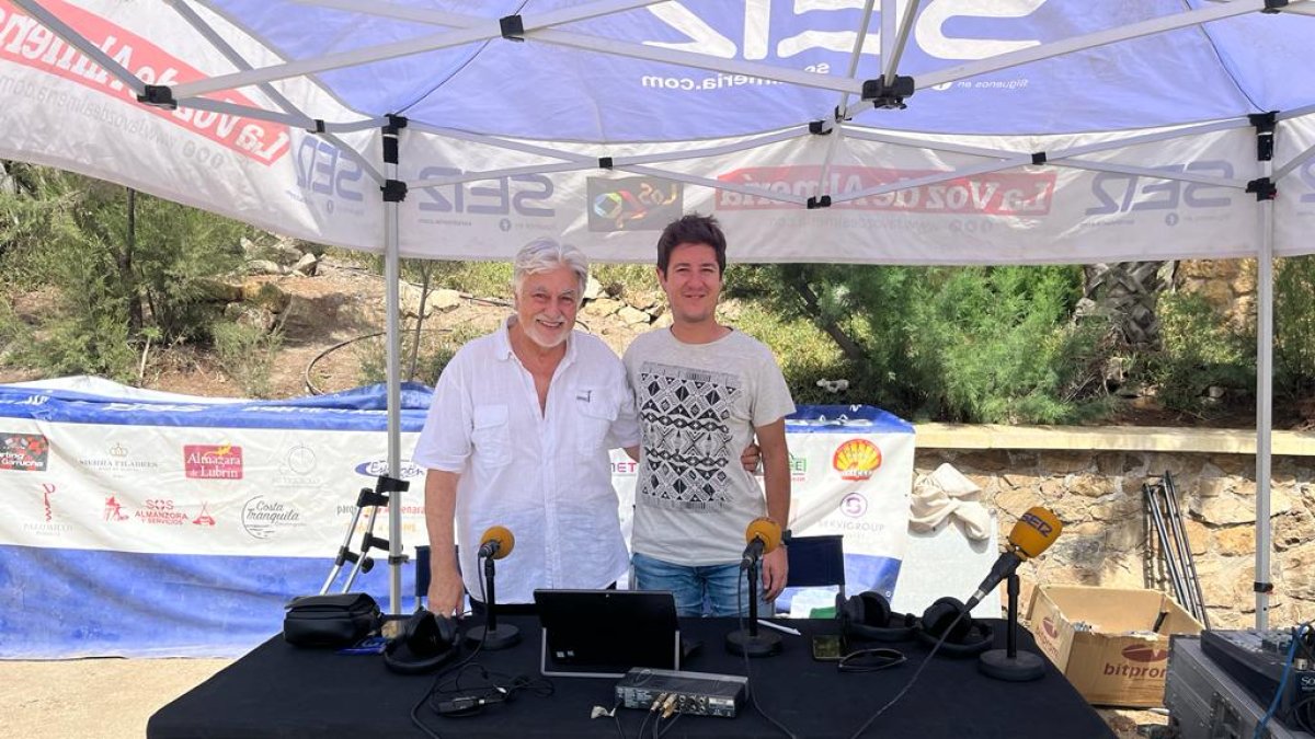 El psicólogoclínico y neuropsicólogo, Ignacio Martín Cuadrado (izquierda) ayer junto a Guillermo Mirón tras su entrevista en el Hoy por Hoy Lev