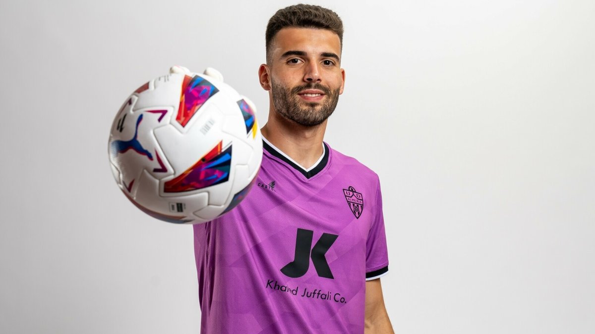 El cancerbero ya ha pasado por el Mediterráneo para la sesión de fotos y entrenará con Vicente Moreno.