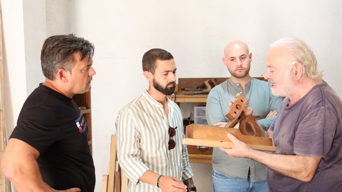 Autoridades y colaboradores de este nuevo proyecto se reúnen para decidir los pasos a seguir.