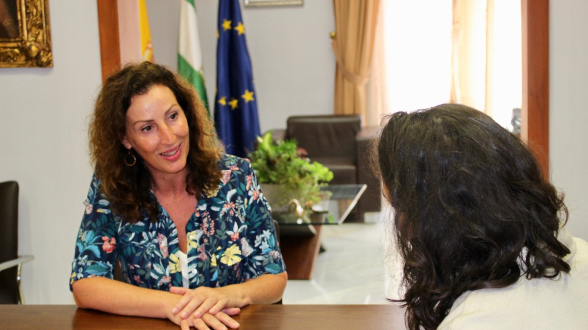 La alcaldesa de Almería, María Vázquez, atiende a LA VOZ antes del comienzo de la Semana Grande de la capital.